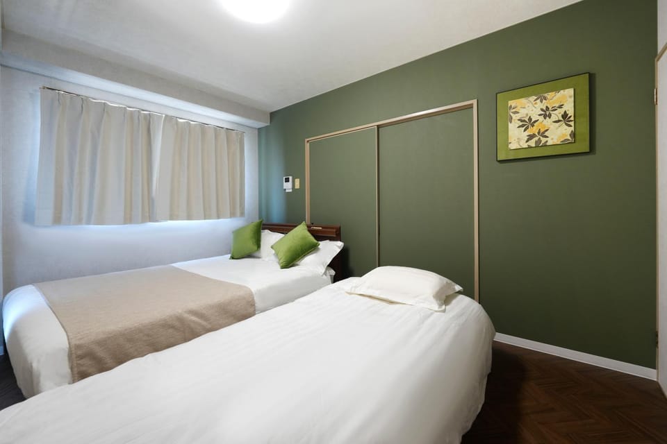 Three minutes walk to subway Direct to the airport Umeda business district Apartment in Osaka