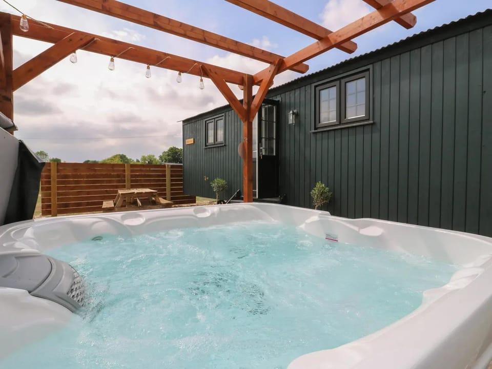 Hot Tub, Hot Tub