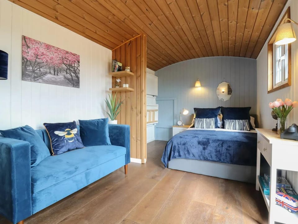 Seating area, Bedroom