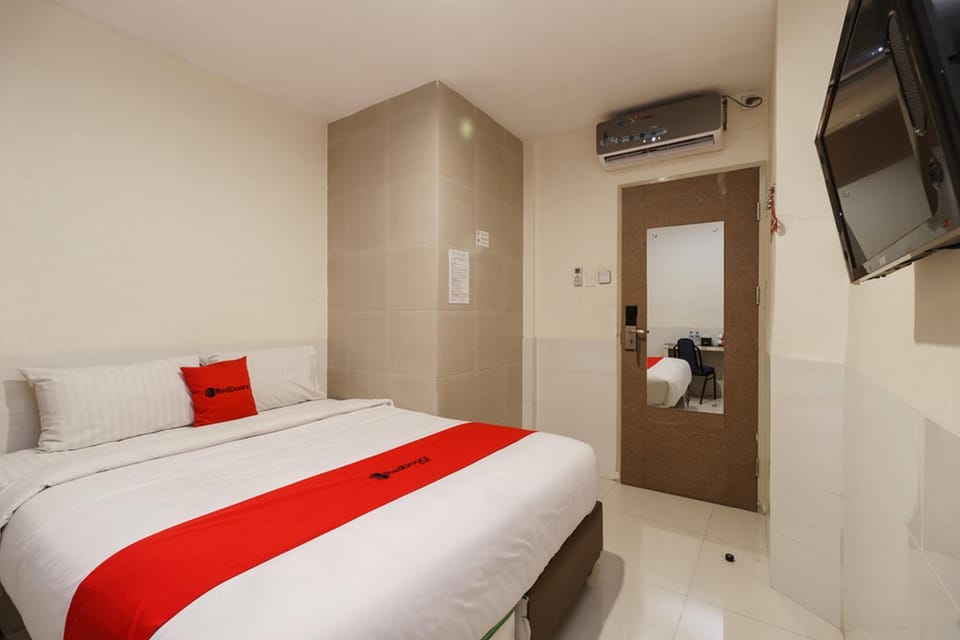 Bed, TV and multimedia, Photo of the whole room, Bedroom, air conditioner