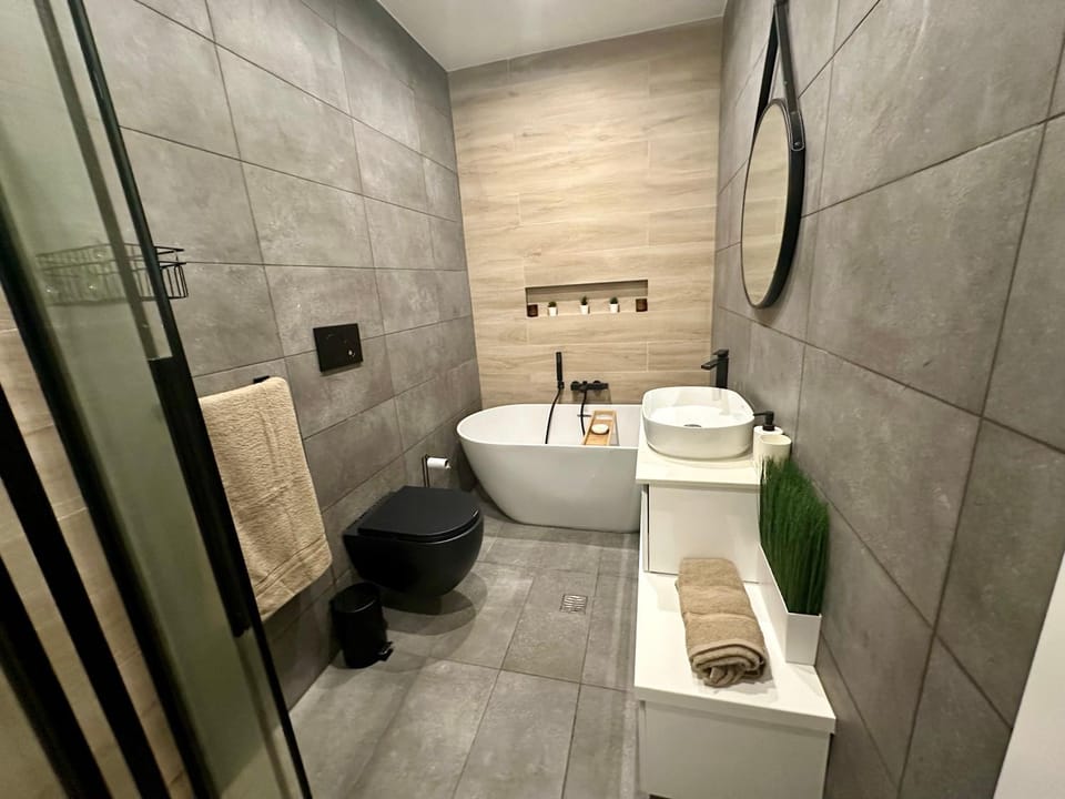 Shower, Toilet, Bathroom, towels