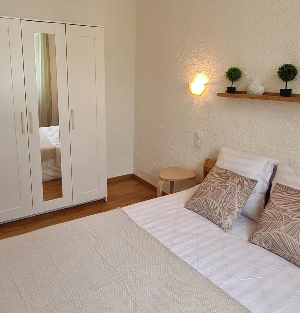 Bed, Photo of the whole room, Bedroom, wardrobe