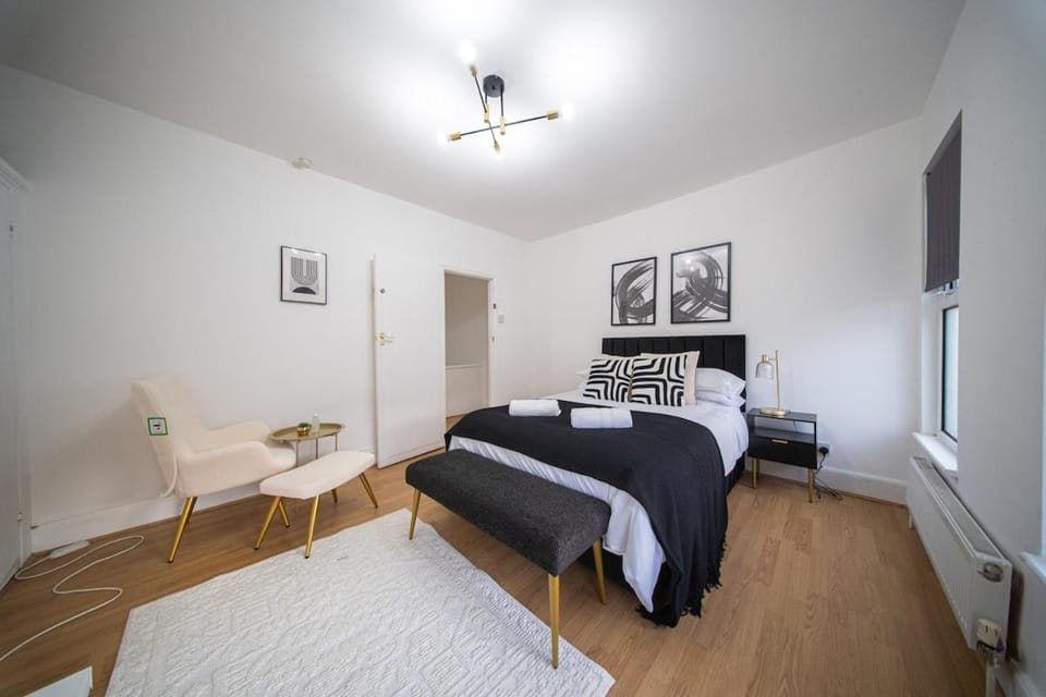 The Hampden House - Sleeps 7 House in Grays
