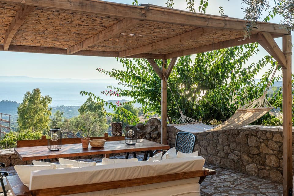 Natural landscape, Garden, Balcony/Terrace, Seating area, Dining area, Mountain view, Sea view