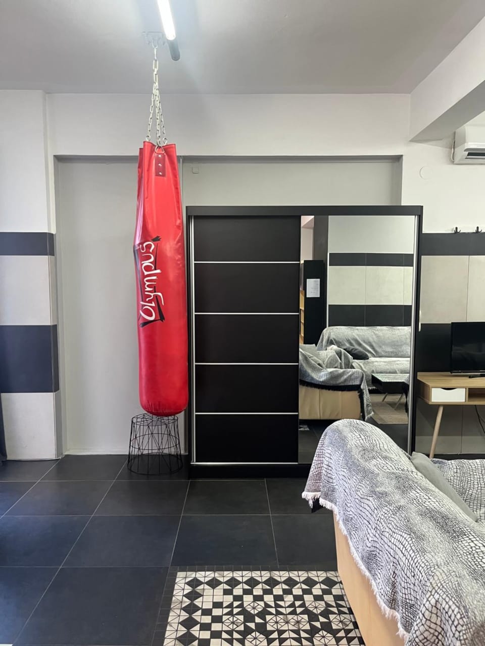 towels, wardrobe