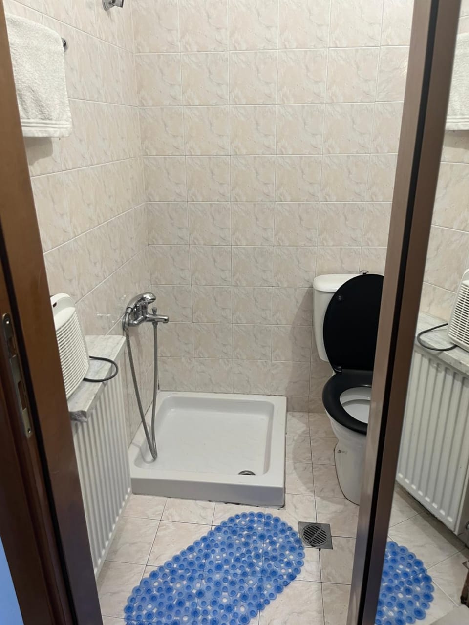 Shower, Toilet