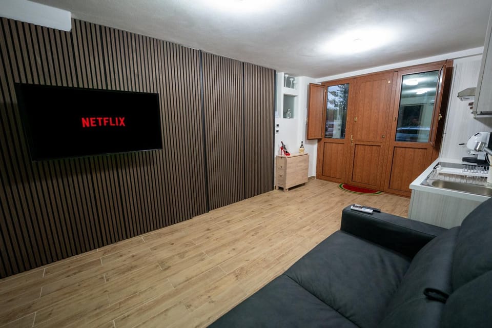 Communal lounge/ TV room, TV and multimedia, Living room, Seating area