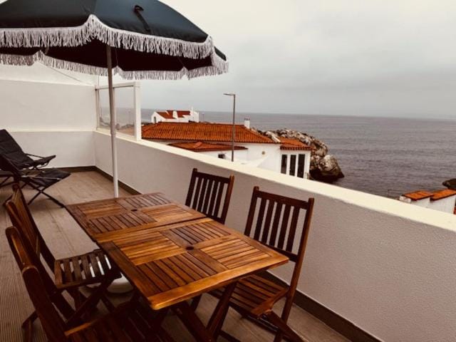 View (from property/room), Balcony/Terrace, Dining area, Sea view