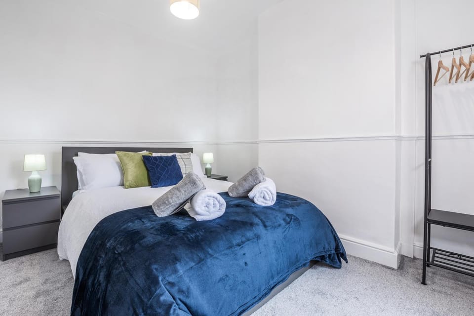 Modern 3BD House - Free parking - Fast WiFi Apartment in Salford