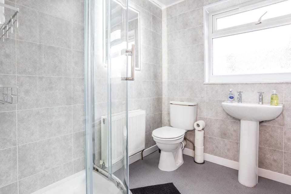 Modern 3BD House - Free parking - Fast WiFi Apartment in Salford