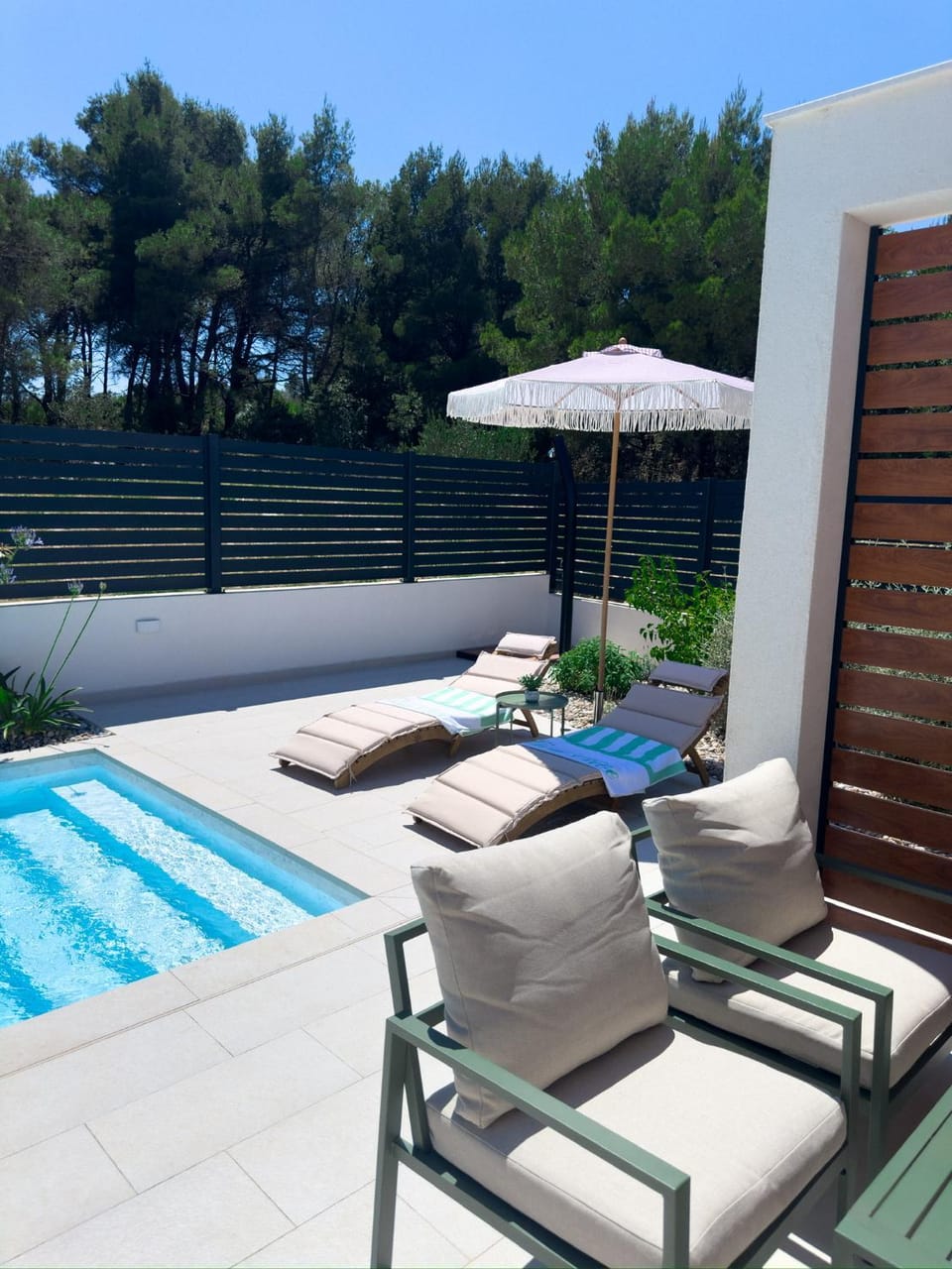 Patio, Spring, Day, Garden, Garden view, Pool view, Swimming pool, sunbed