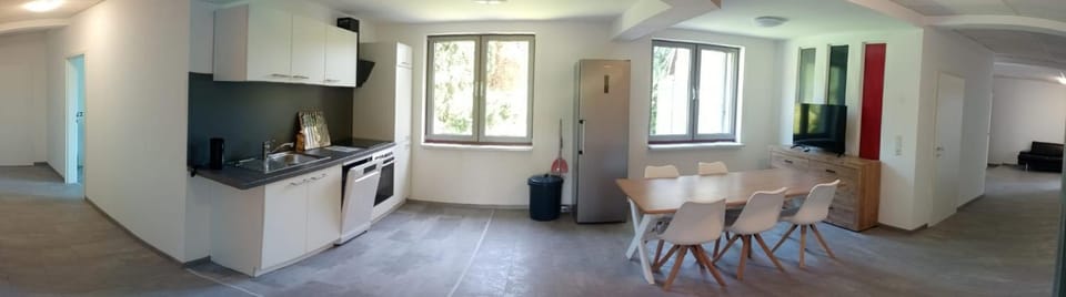 TV and multimedia, Kitchen or kitchenette, Seating area, Dining area