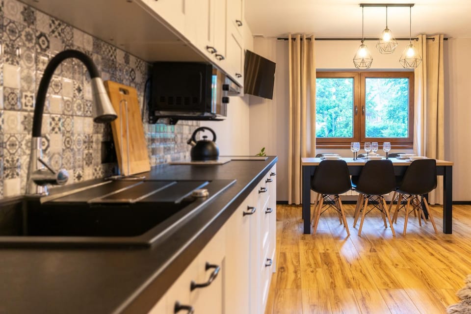 Kitchen or kitchenette, Dining area, dishwasher, minibar, pet friendly, stove