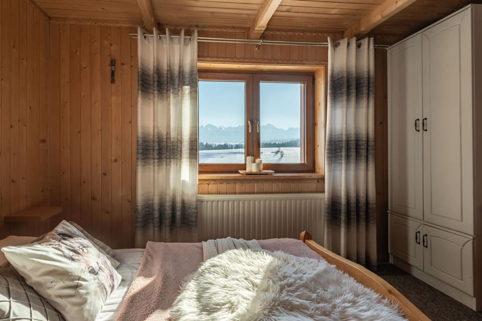 Bed, Photo of the whole room, Bedroom, Mountain view, wardrobe