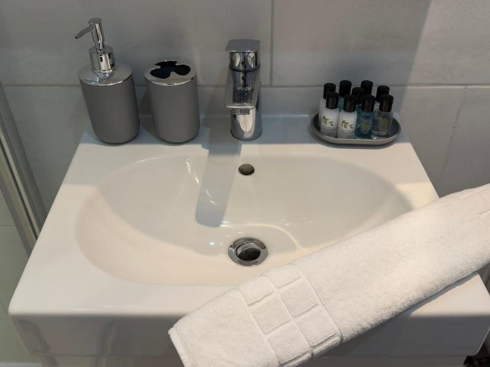 Bathroom, towels