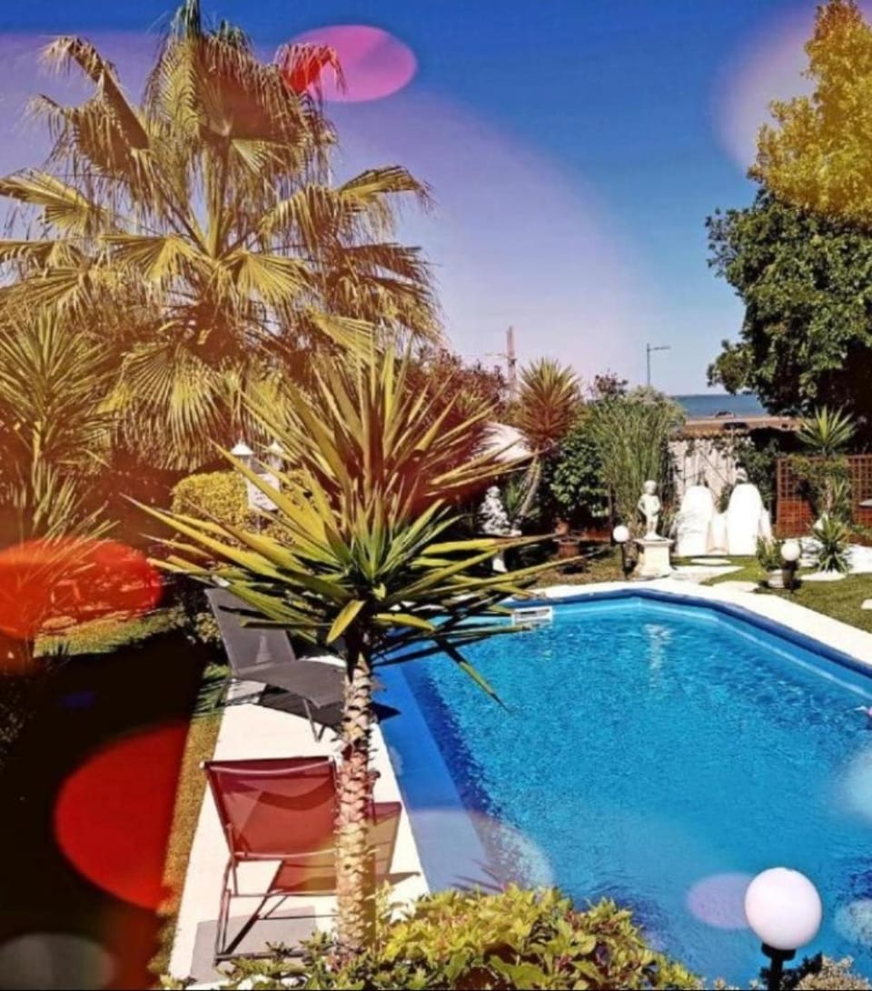 MONTPELLIER SUD-GIUSEPPINA suite junior 2 pers-Piscine privé aéroport Arena 2mn mer House in Mauguio