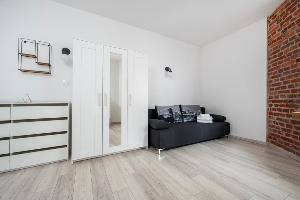 Bed, Living room, Photo of the whole room, Seating area, wardrobe