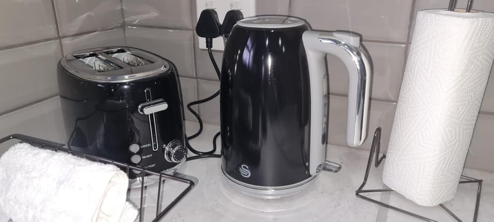 Coffee/tea facilities, toaster