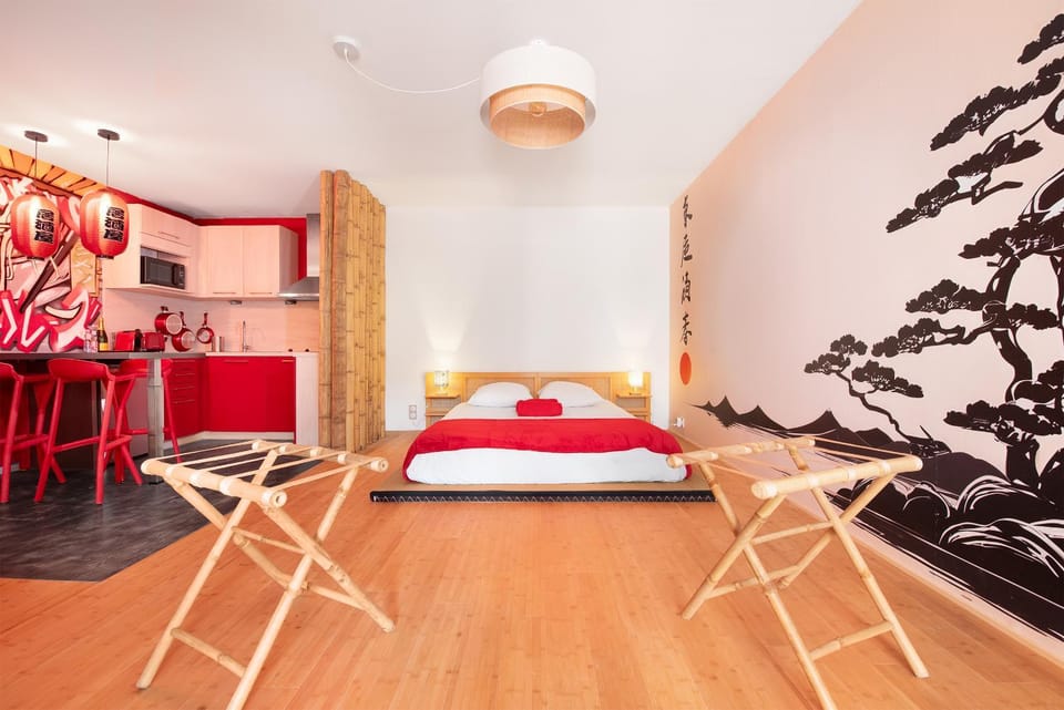 Bed, Living room, Bedroom