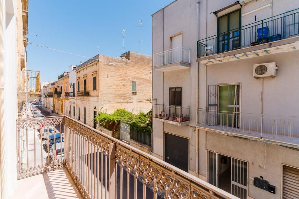 Balcony/Terrace, City view, Street view