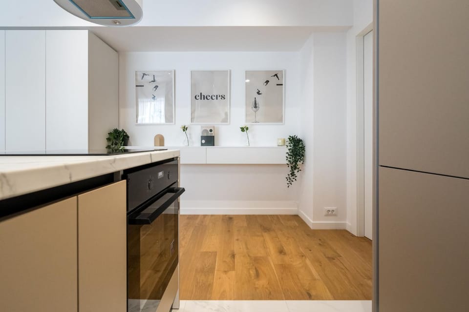 White Face One Cotroceni Entire Apartment with Parking, Fast WiFi, Balcony and self checkin Apartment in Bucharest