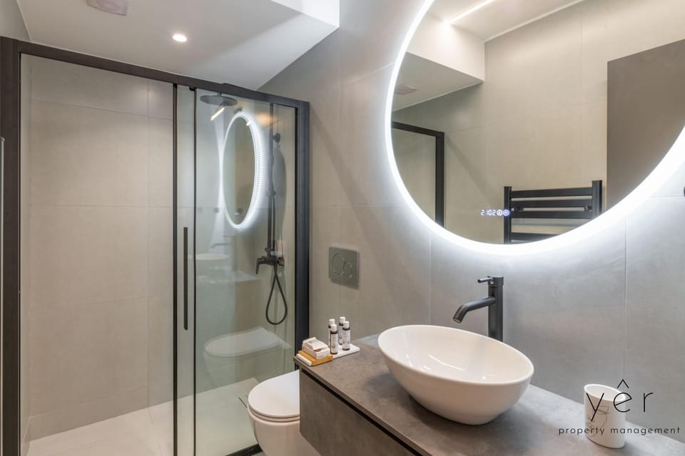 Seaside Loft Near Piraeus Port at Freatida Beach Apartment in Pireas