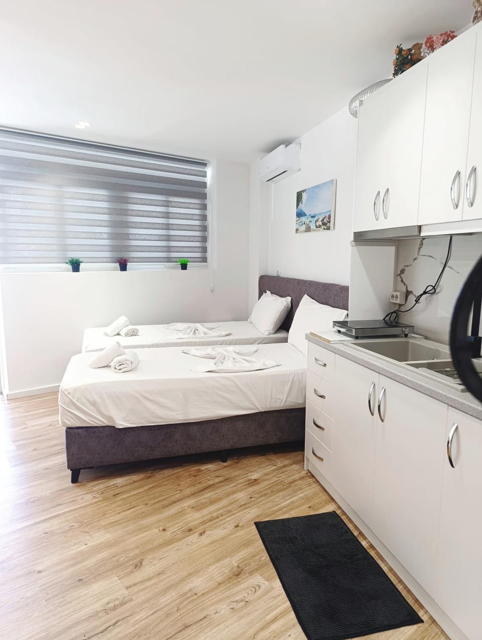Bed, Kitchen or kitchenette, Photo of the whole room, Bedroom