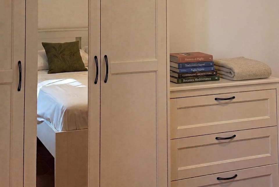Bed, Bedroom, towels, wardrobe