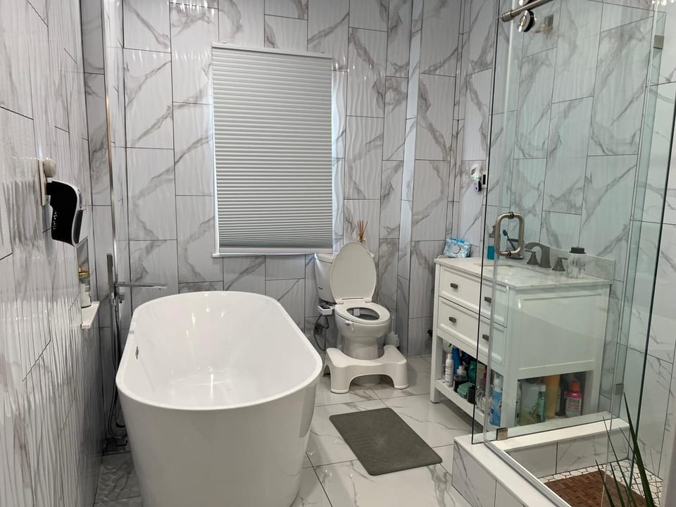 Shower, Toilet, Bathroom, Bath