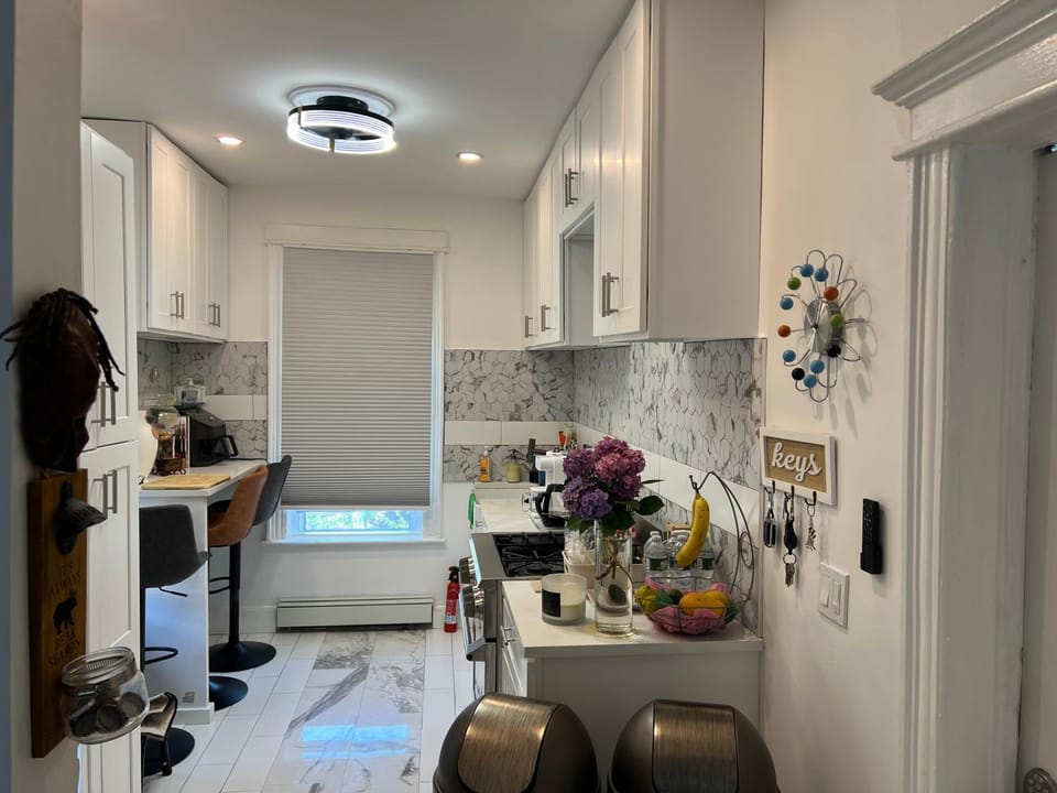 Kitchen or kitchenette, dishwasher, minibar, oven, stove, toaster