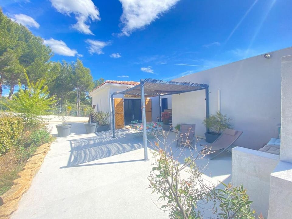 Appartement T2, neuf, vue époustouflante, piscine Apartment in La Cadière-d'Azur
