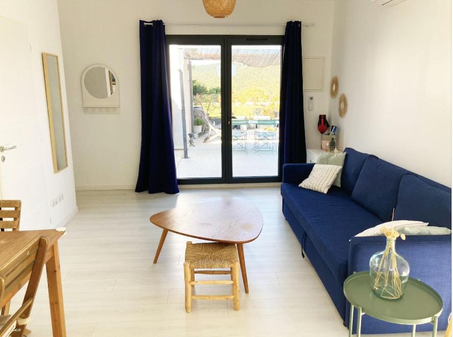 Appartement T2, neuf, vue époustouflante, piscine Apartment in La Cadière-d'Azur