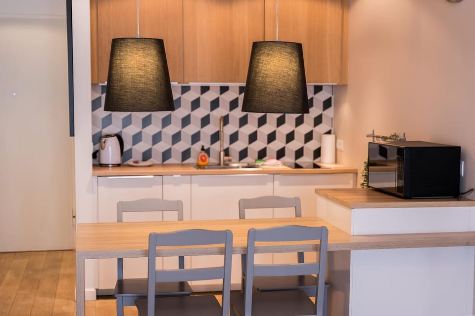 Coffee/tea facilities, Kitchen or kitchenette, Dining area