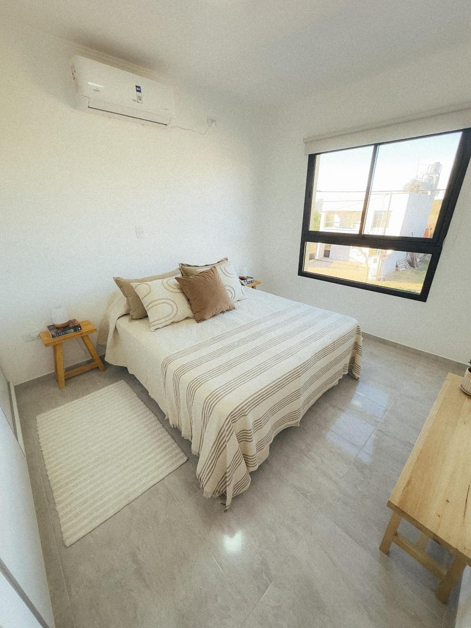 Bed, Photo of the whole room