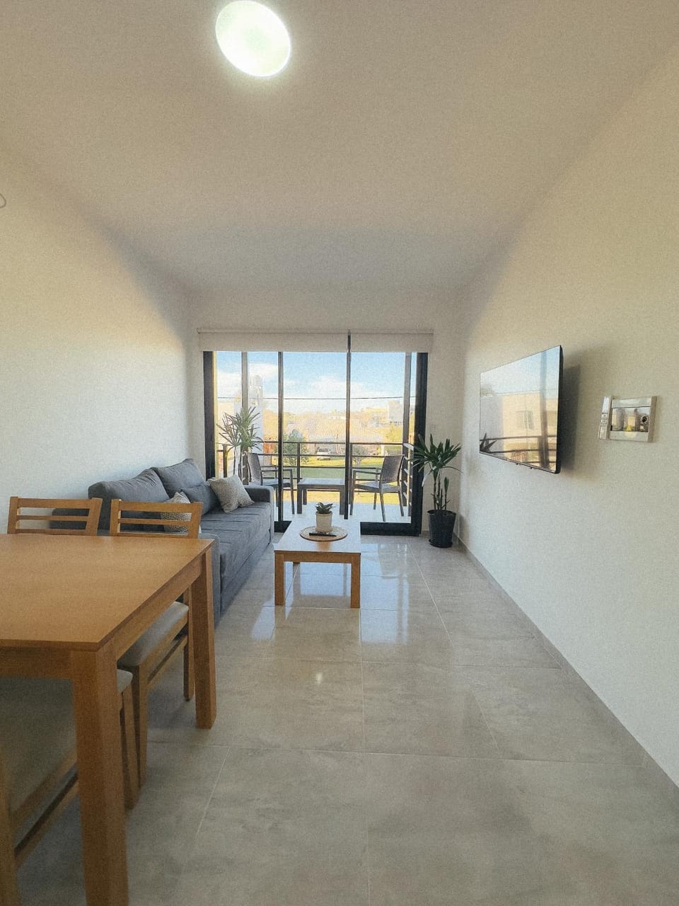 TV and multimedia, Seating area, Dining area
