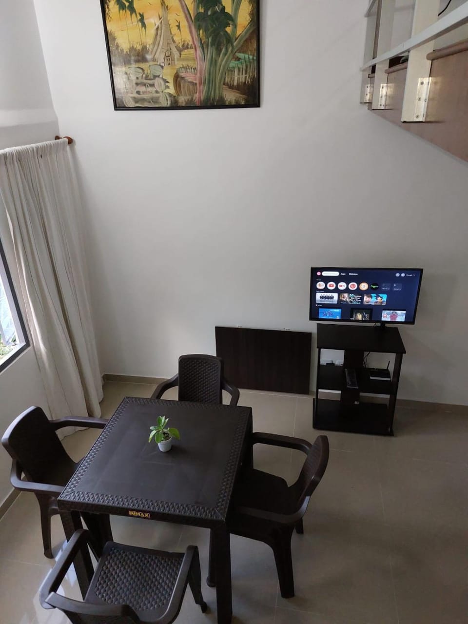 TV and multimedia, Living room, Seating area, Dining area