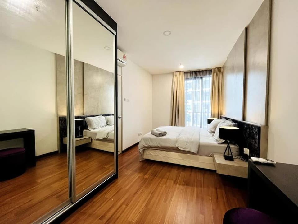 Onyx Homes at i-City - WiFi TV Box and 1 Car Park House in Selangor, Malaysia