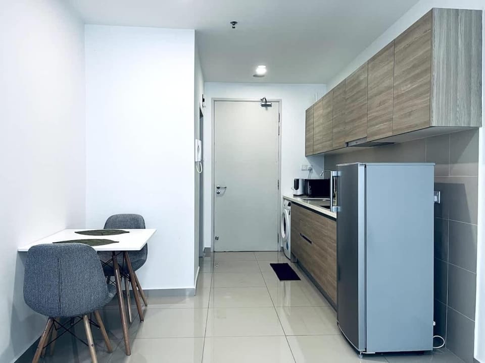 Onyx Homes at i-City - WiFi TV Box and 1 Car Park House in Selangor, Malaysia