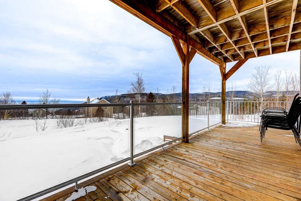 Le Huppe - Spa Ski & River View Chalet in Baie-Saint-Paul