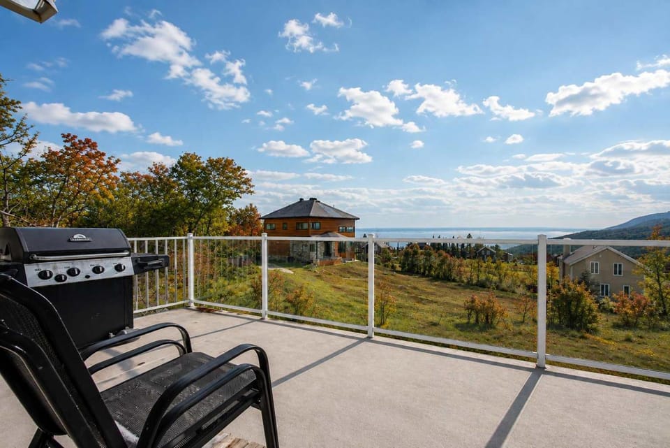 Le Haut-Perche - Spa and River View Chalet in Baie-Saint-Paul