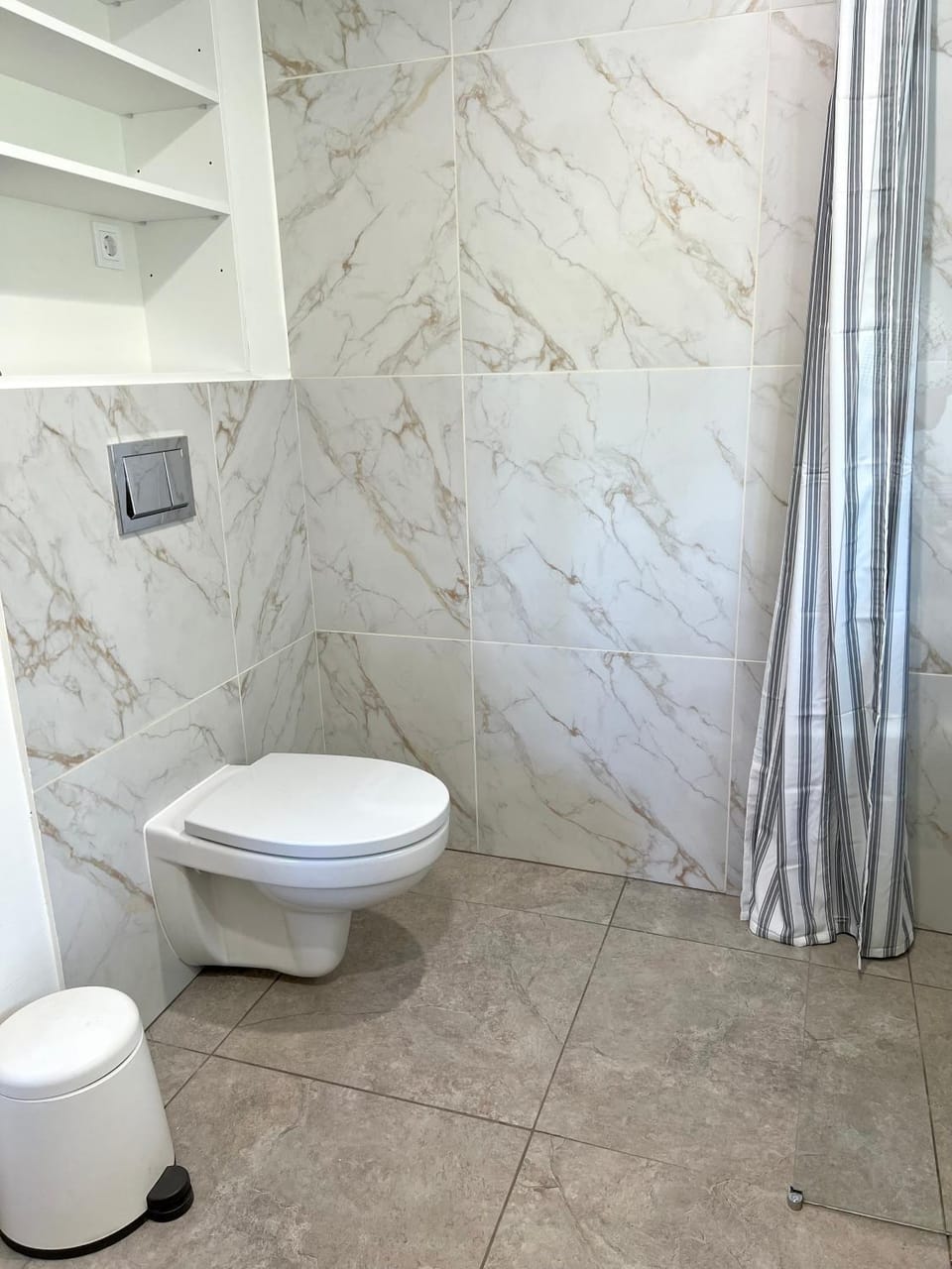 Shower, Toilet