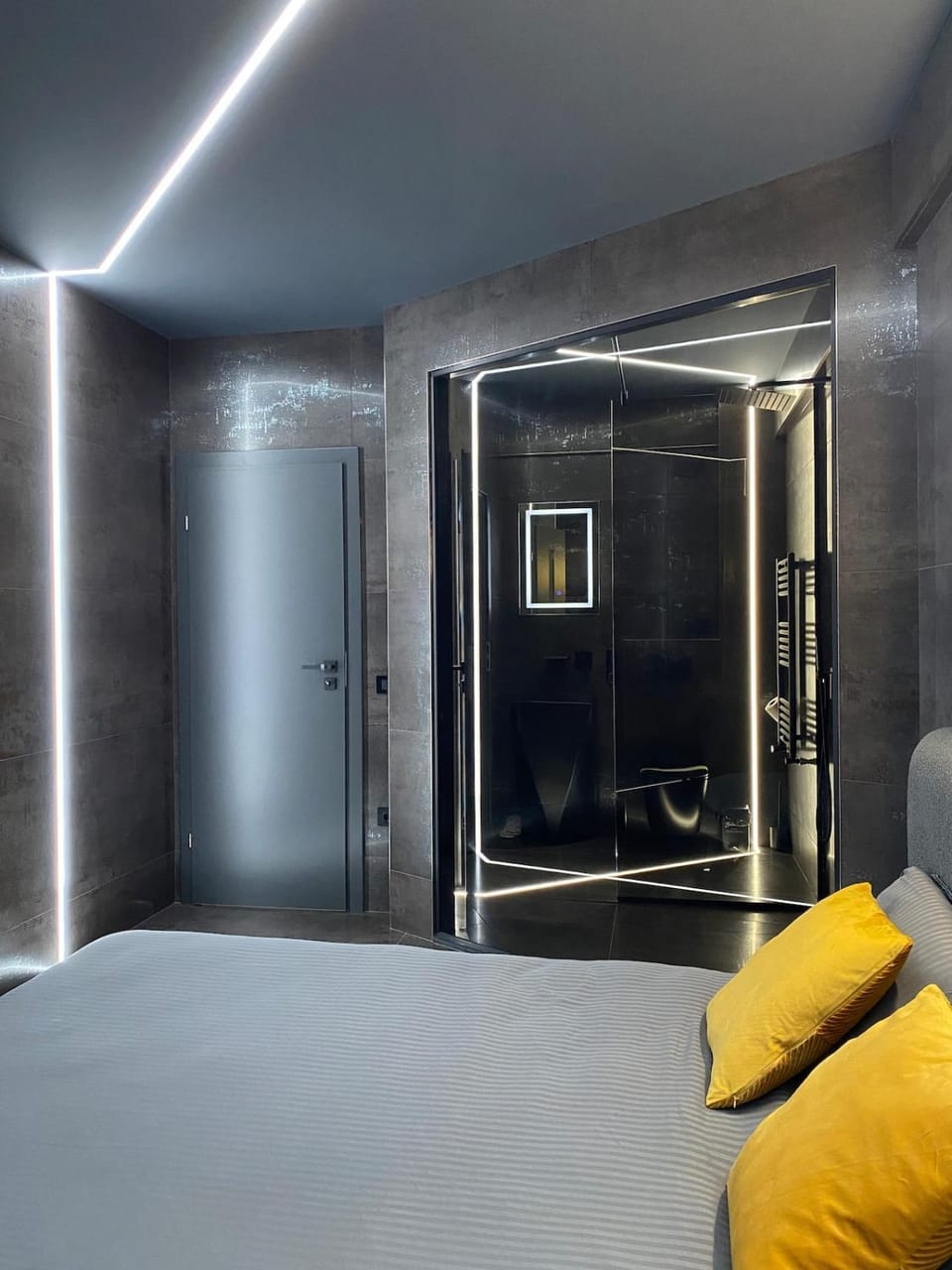 Bed, Seating area, Bedroom