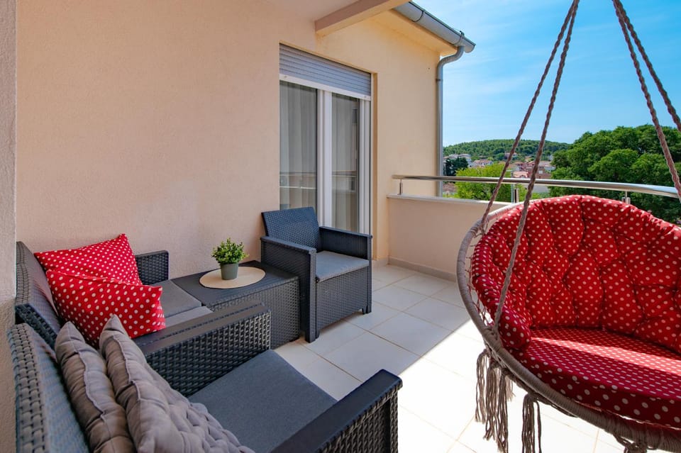 View (from property/room), Balcony/Terrace, Seating area