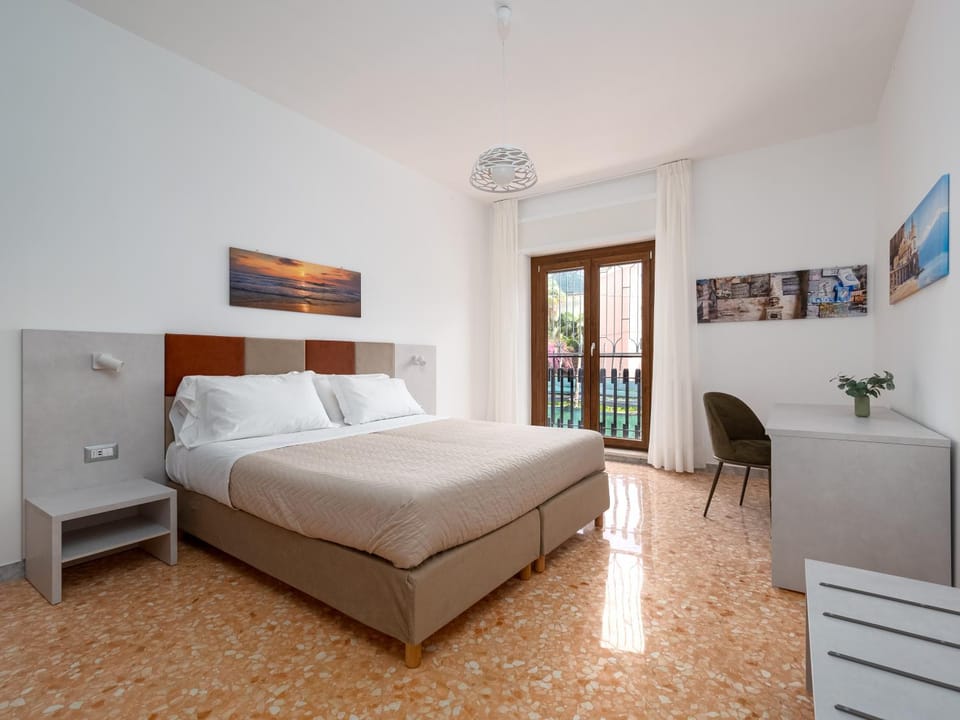 Bed, Seating area, Bedroom