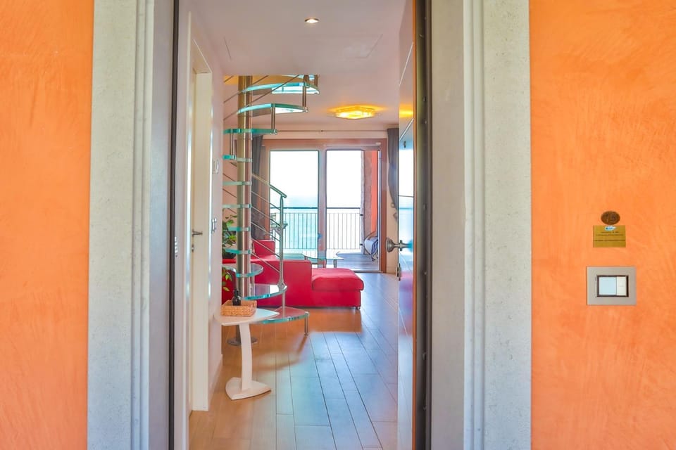 Living room, Photo of the whole room