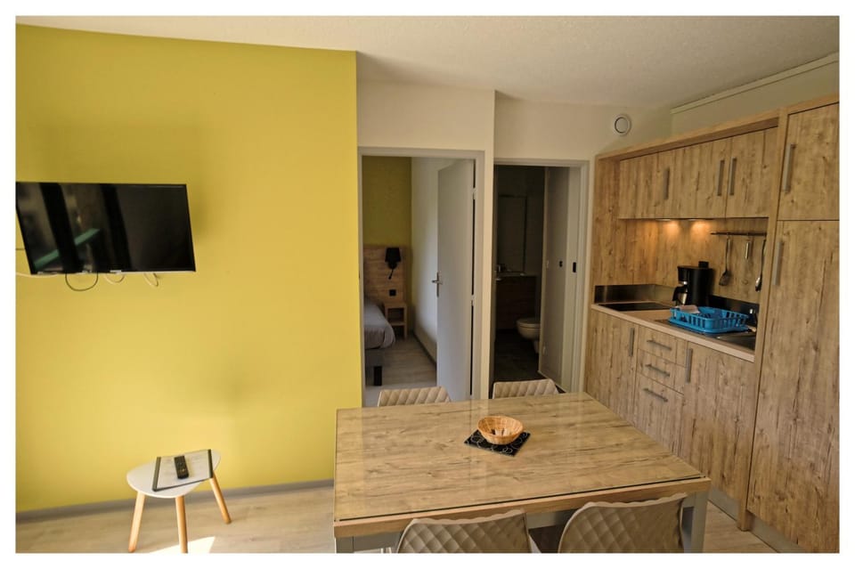 Kitchen or kitchenette, Living room, Dining area