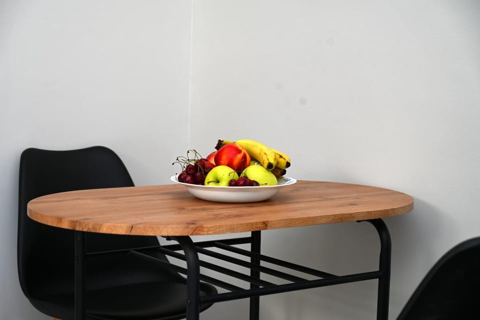 Living room, Food and drinks, Seating area, Dining area, Food