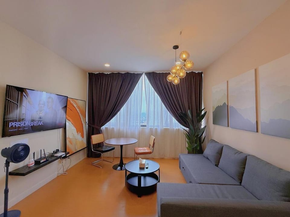 TV and multimedia, Living room, Seating area, Evening entertainment