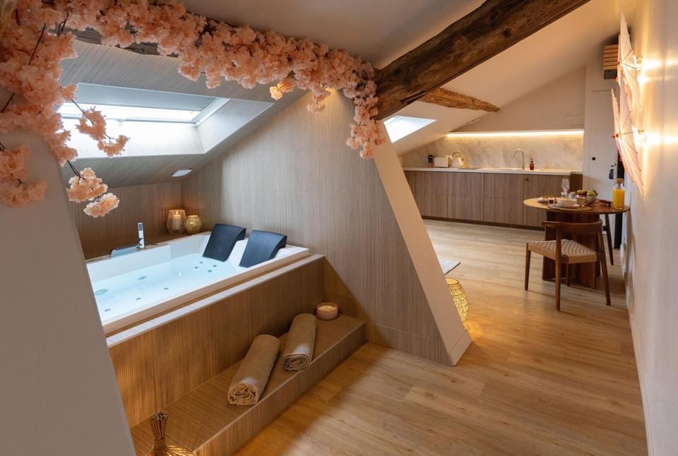 CEVA Suite Sakura - Jacuzzi & Cinéma Centre ville Apartment in Saint-Étienne