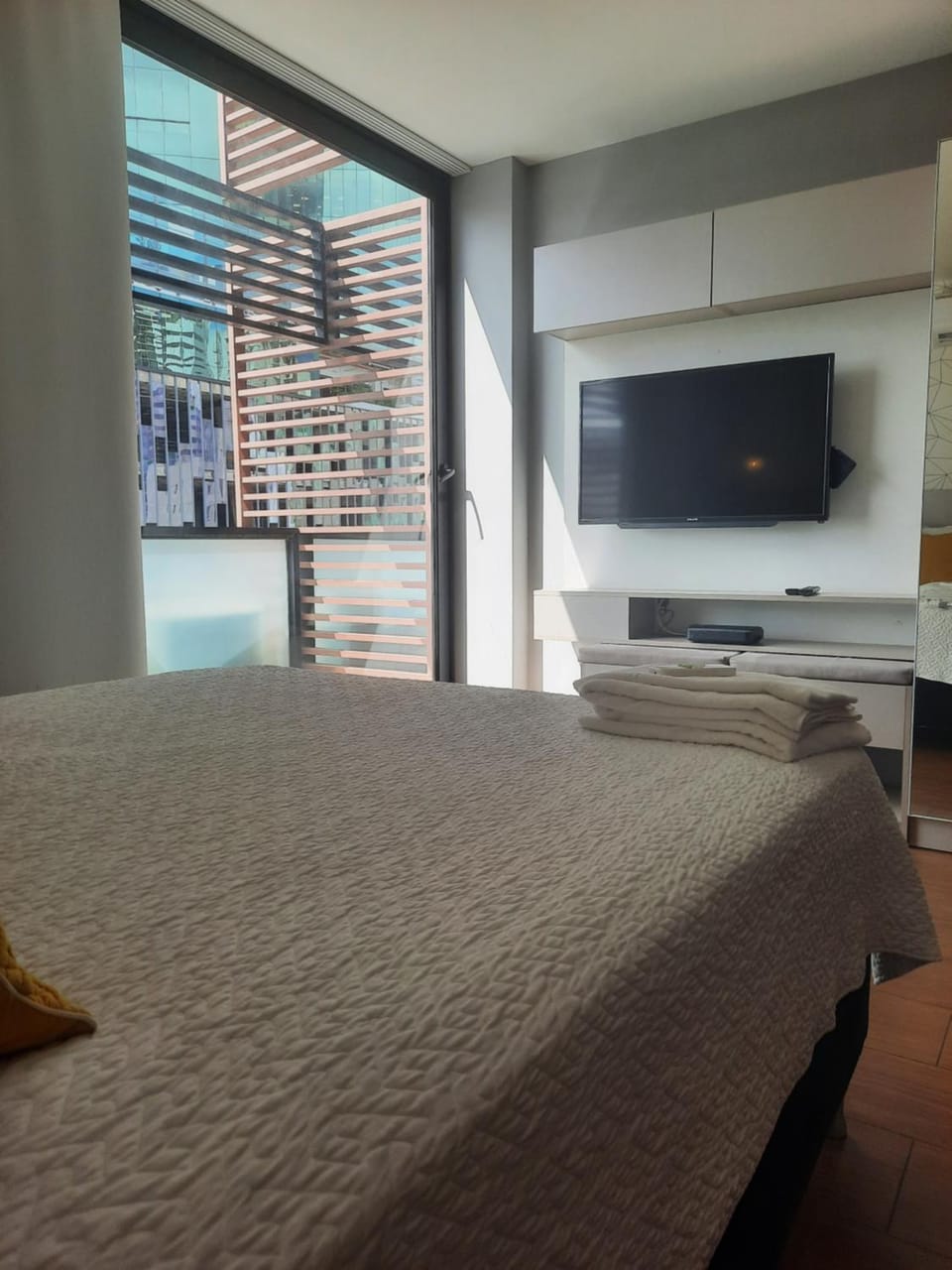 Hermoso Studio 609 con balcón en You by Smart Studio Apartment in Santa Cruz de la Sierra